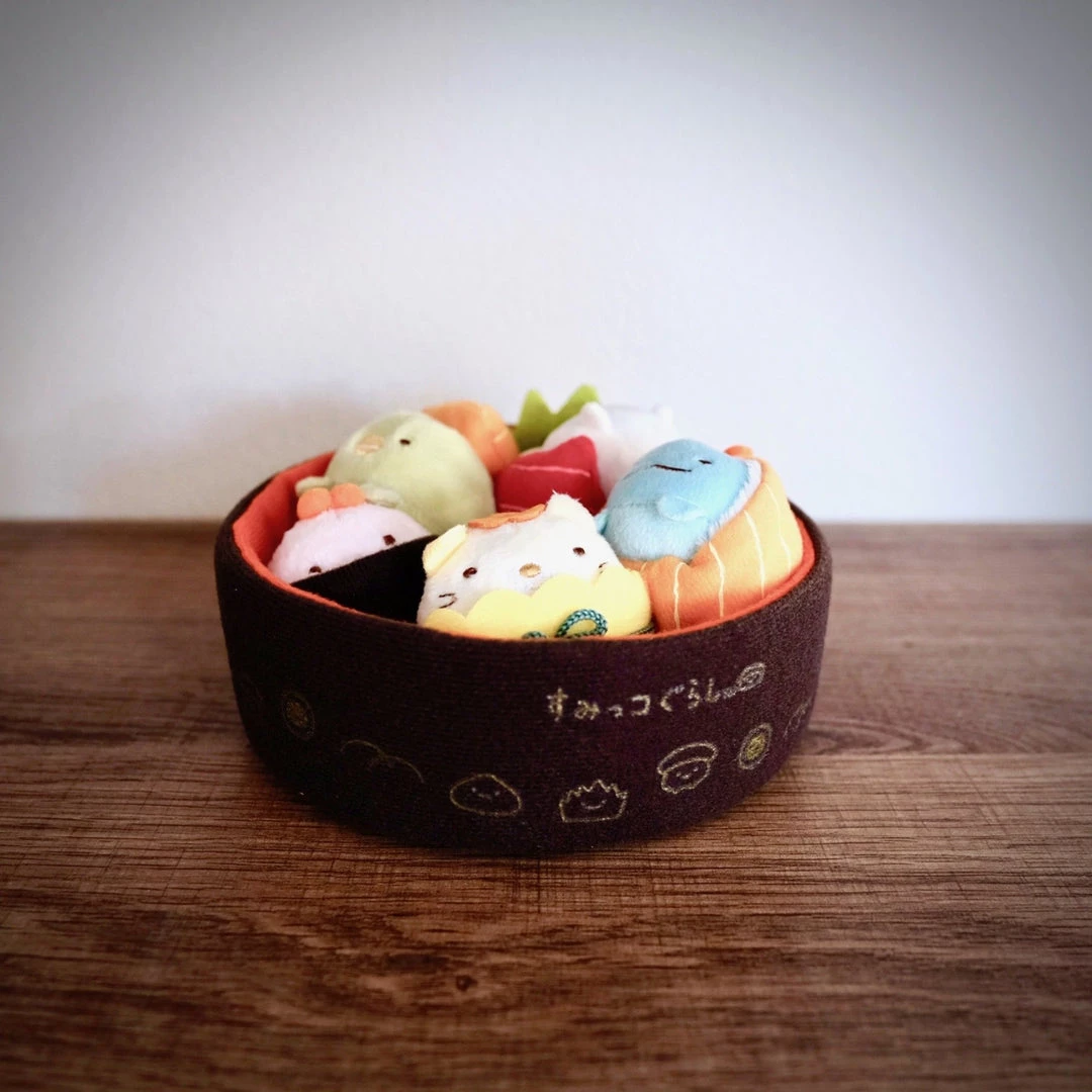 Outlet 😍 San-X Sumikko Gurashi Plushies: Sushi Bowl & Garito Wasabi Set 🎁 2 San-X Sumikko Gurashi Plushies: Sushi Bowl & Garito Wasabi Set